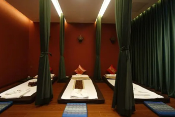 金华泰式按摩的被动瑜伽：当身体被折叠成诗